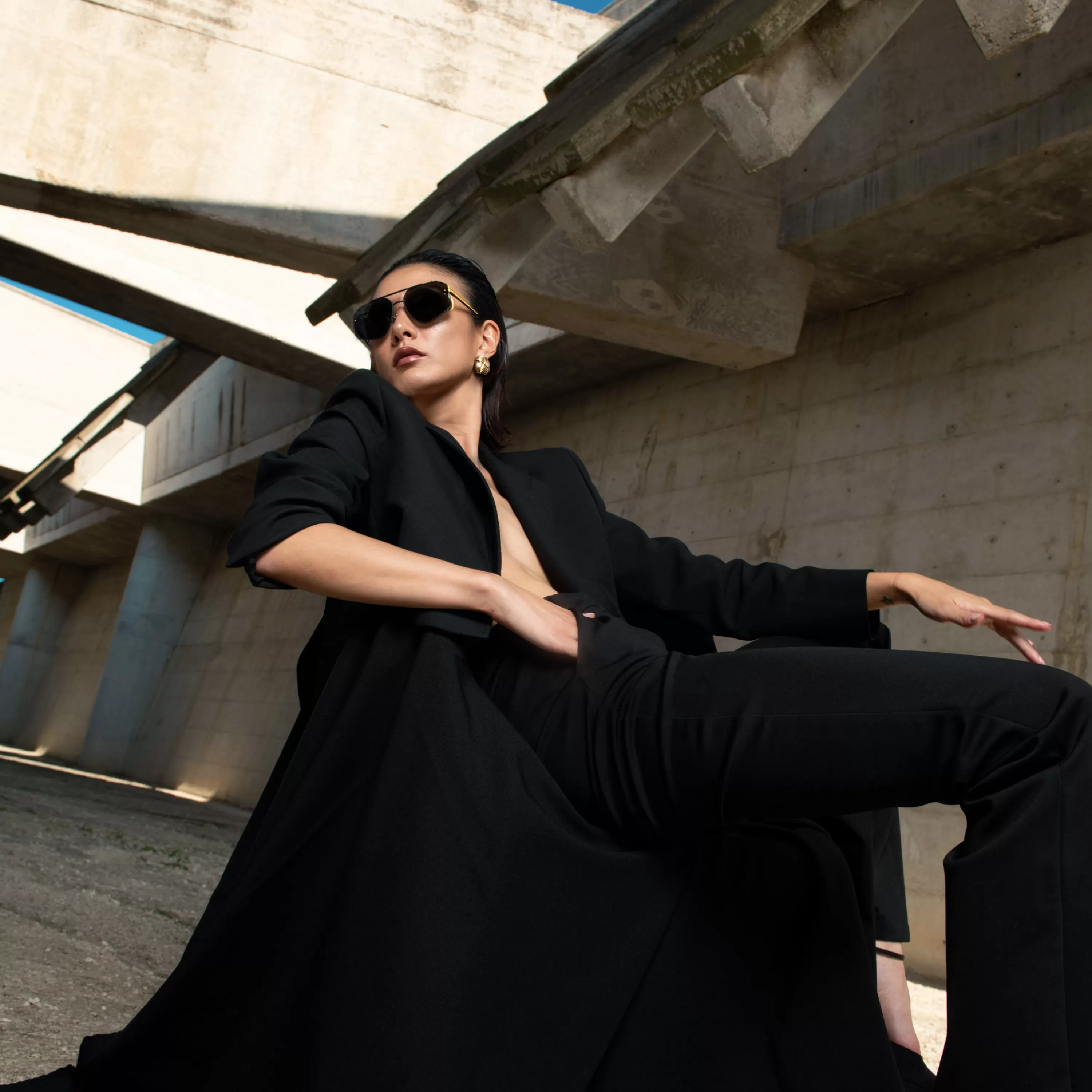 amar_aviator_sunglasses_in_matt_nickel_5.webp Women LINDA FARROW (U.K.) Amar Aviator Sunglasses in Matt Nickel