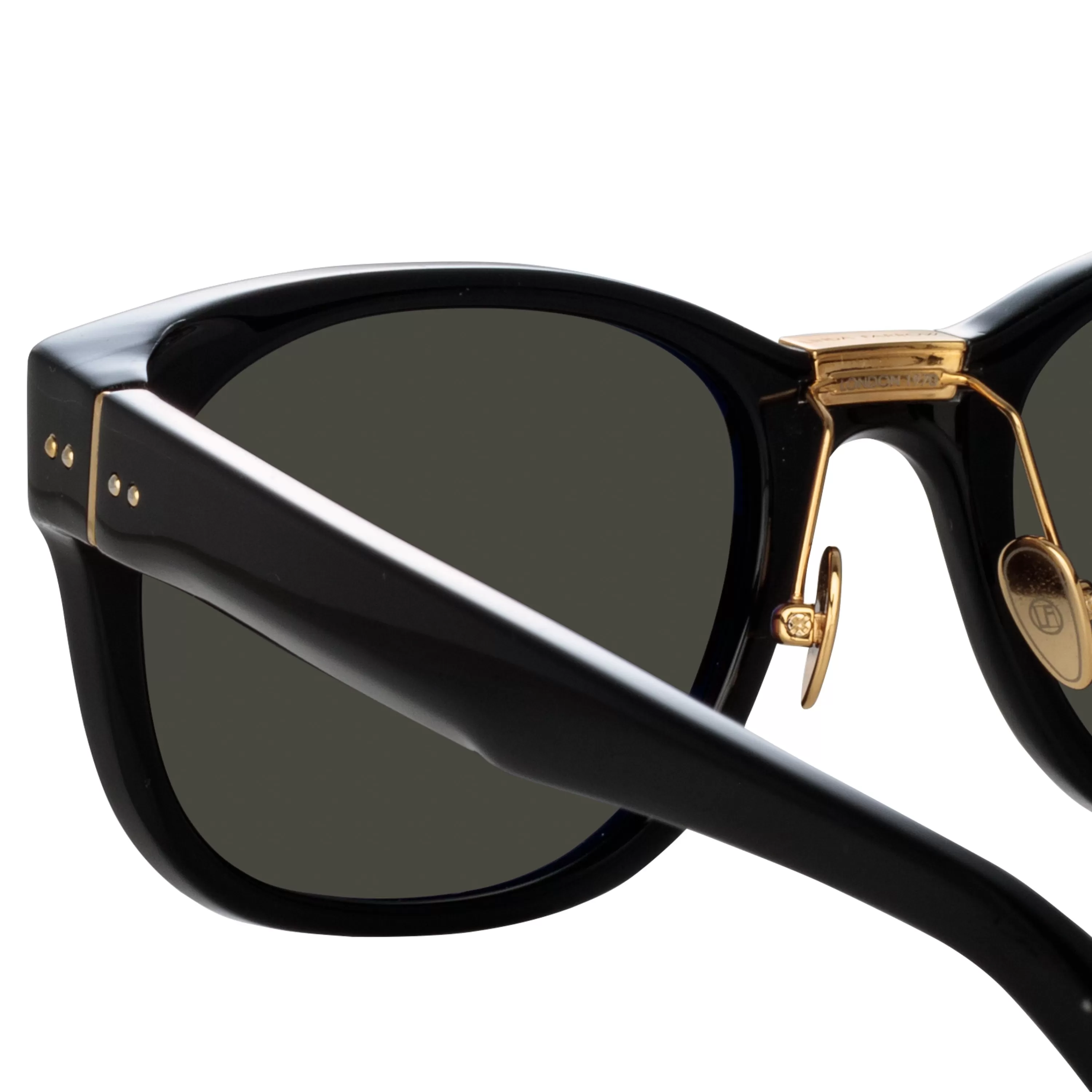 cedric_a_rectangular_sunglasses_in_black_and_grey_asian_fit_4.webp LINDA FARROW (U.K.) Cedric A Rectangular Sunglasses in Black and Grey (Asian Fit)