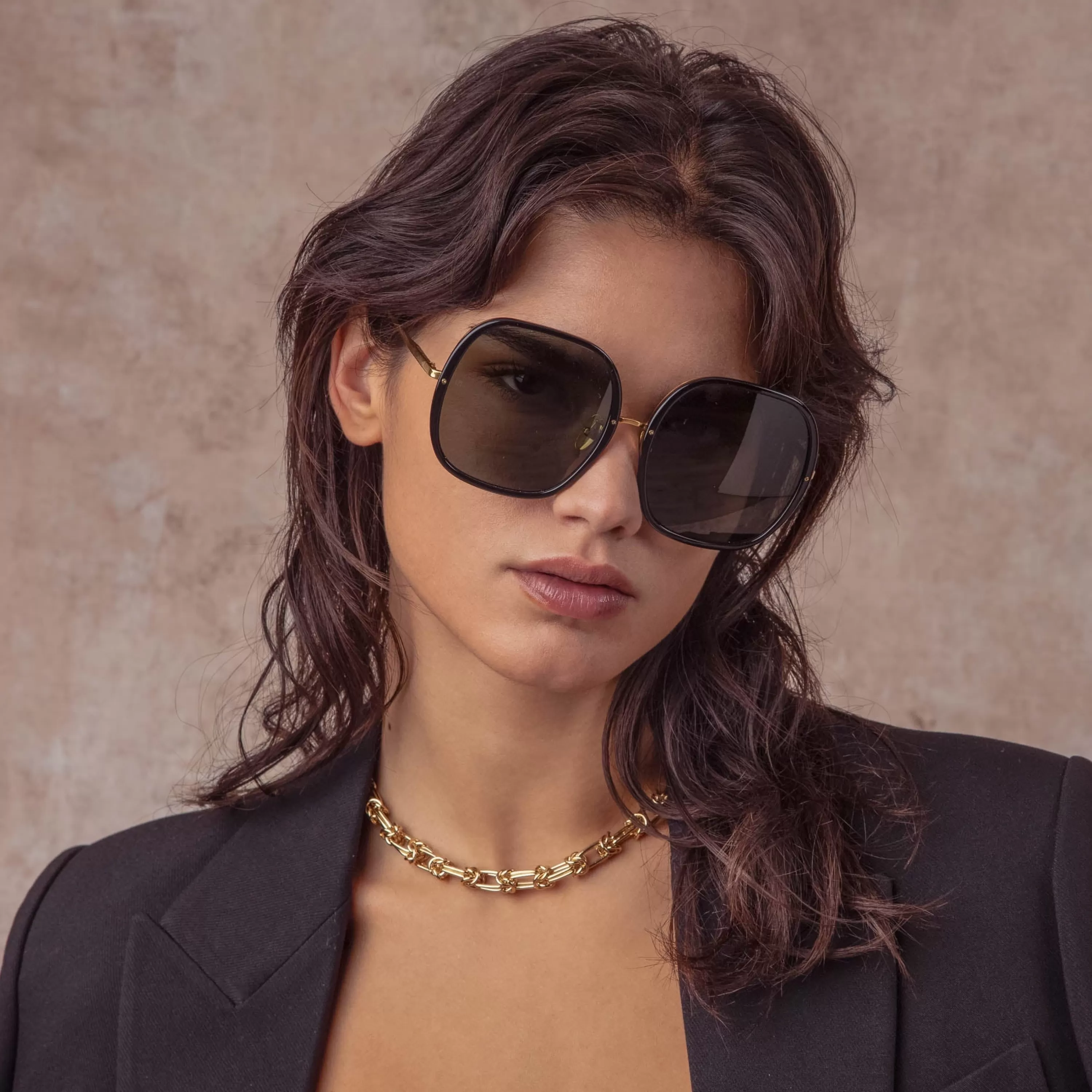 celia_oversized_sunglasses_in_black_4.webp Women LINDA FARROW (U.K.) Celia Oversized Sunglasses in Black