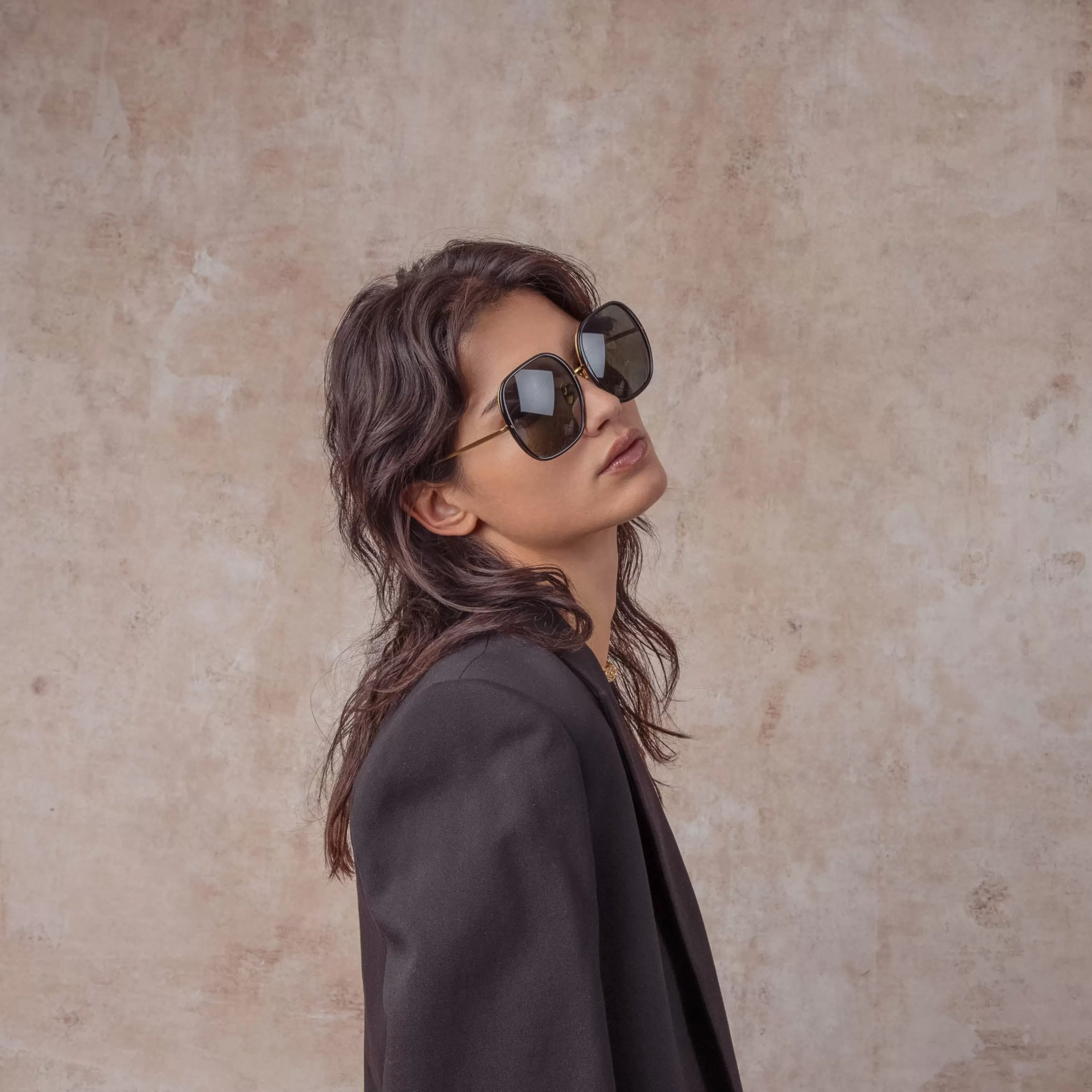 celia_oversized_sunglasses_in_black_5.webp Women LINDA FARROW (U.K.) Celia Oversized Sunglasses in Black
