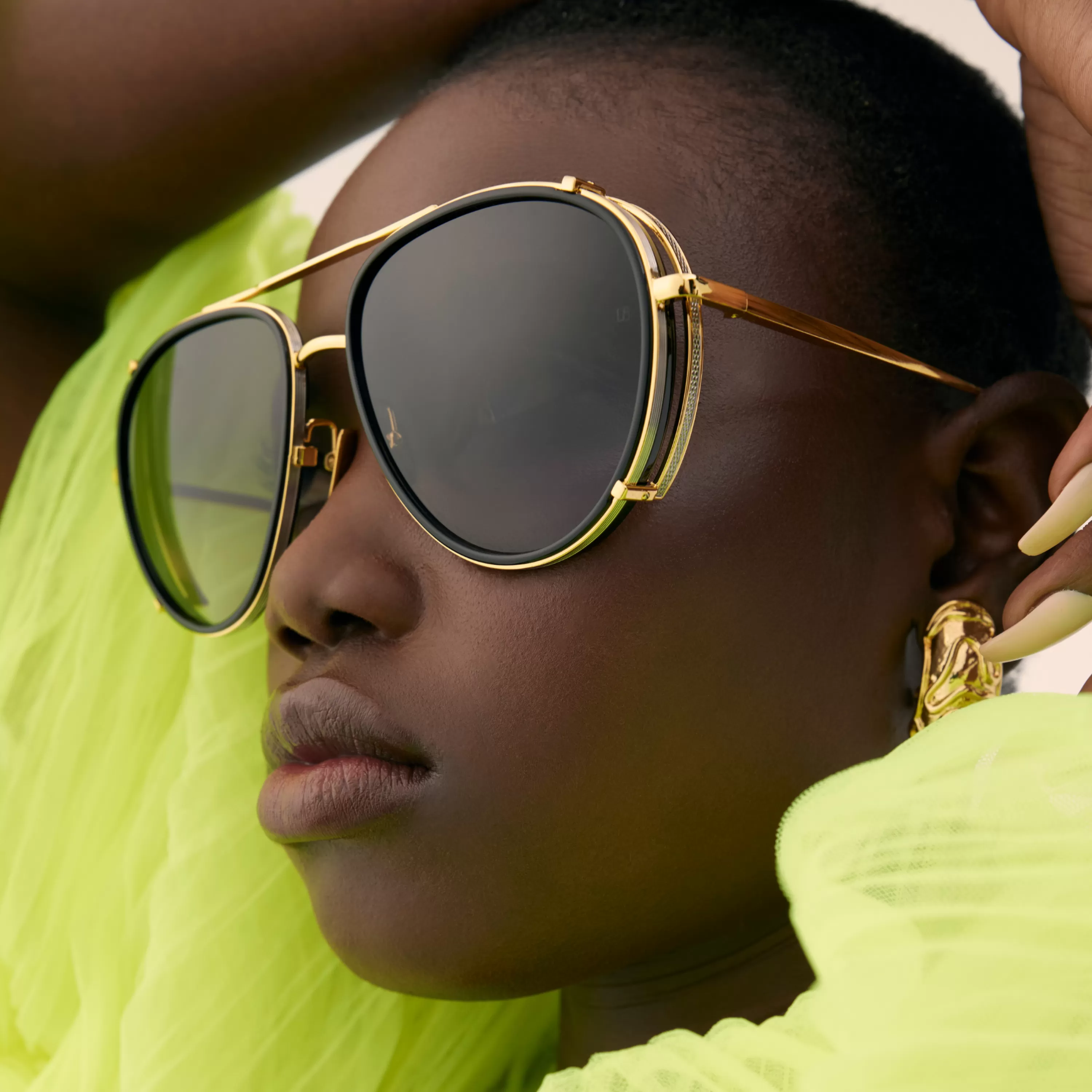dimitri_aviator_sunglasses_in_yellow_gold_4.webp Women LINDA FARROW (U.K.) Dimitri Aviator Sunglasses in Yellow Gold