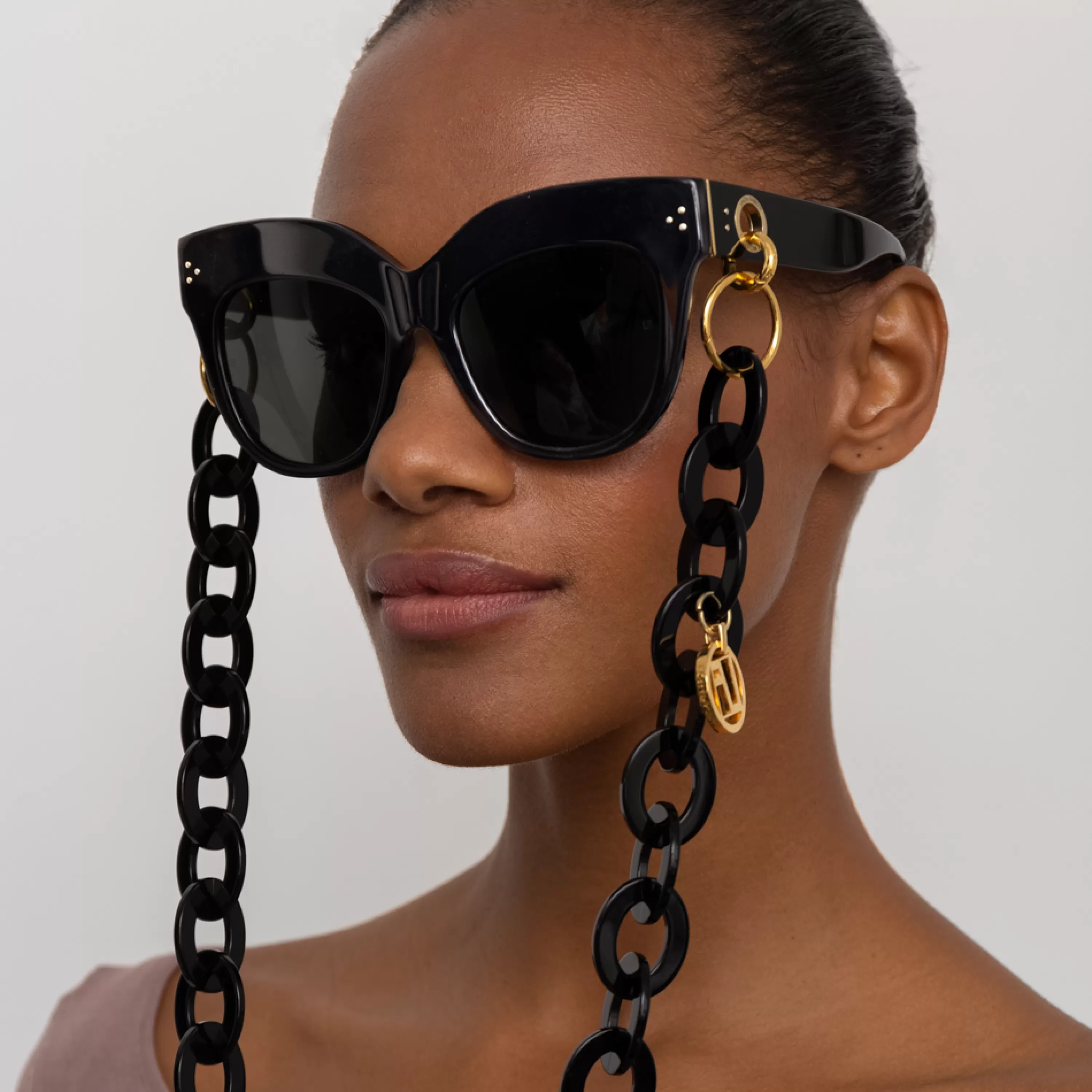 dunaway_oversized_sunglasses_in_black_and_cream_4.webp Linda Farrow Dunaway Oversized Sunglasses in Black and Cream