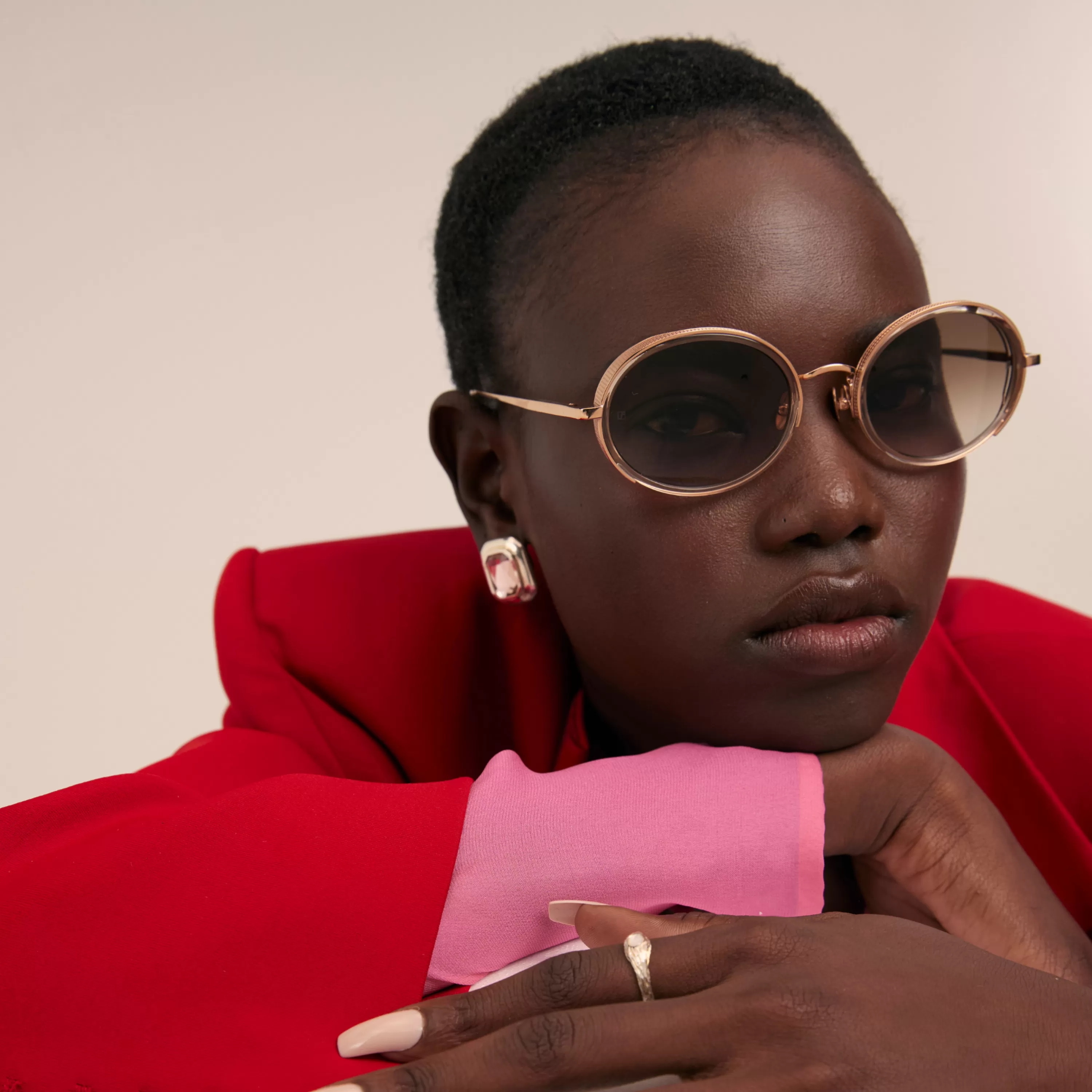 finn_oval_sunglasses_in_rose_gold_6.webp Women LINDA FARROW (U.K.) Finn Oval Sunglasses in Rose Gold
