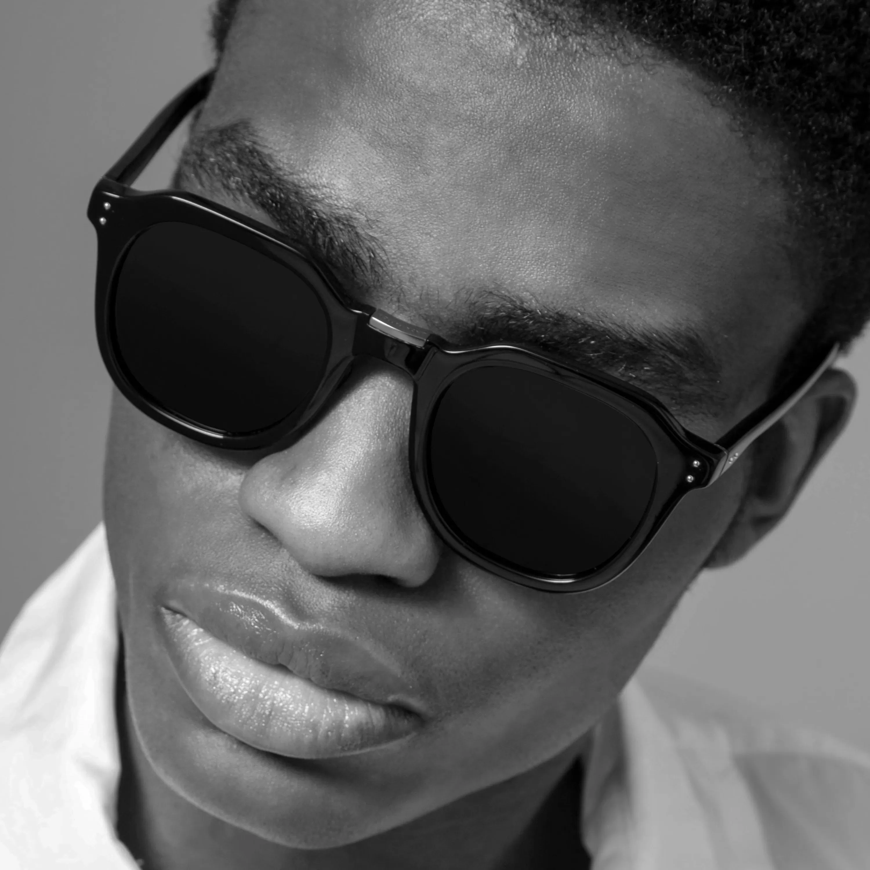 fletcher_angular_sunglasses_in_black_and_grey_5.webp LINDA FARROW (U.K.) Fletcher Angular Sunglasses in Black and Grey