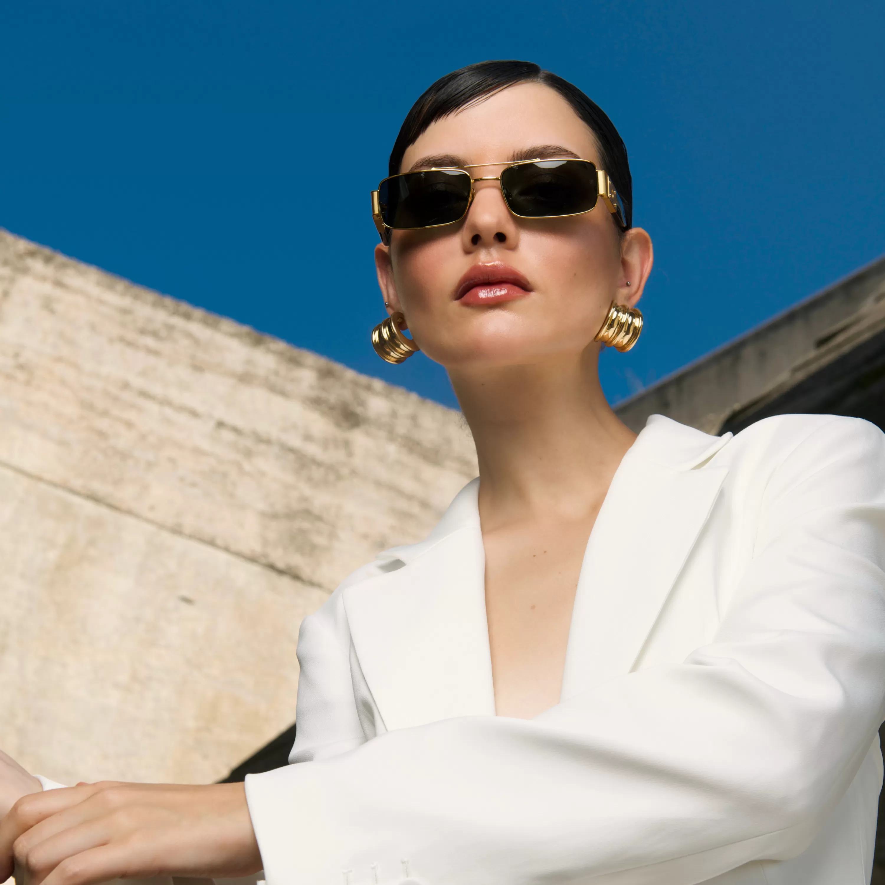 joey_rectangular_sunglasses_in_yellow_gold_5.webp Women LINDA FARROW (U.K.) Joey Rectangular Sunglasses in Yellow Gold