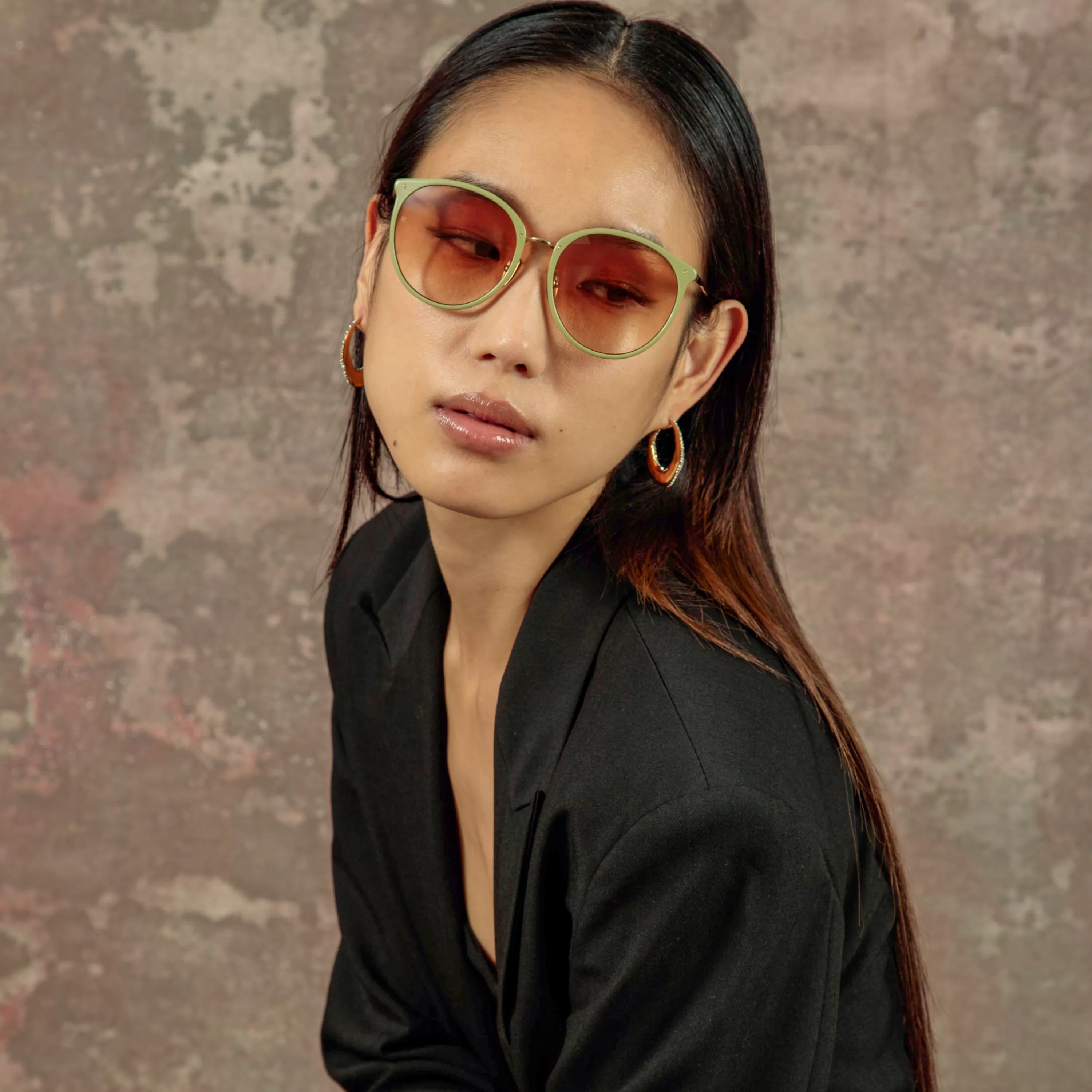 kings_oversized_sunglasses_in_sage_4.webp Women Linda Farrow Kings Oversized Sunglasses in Sage
