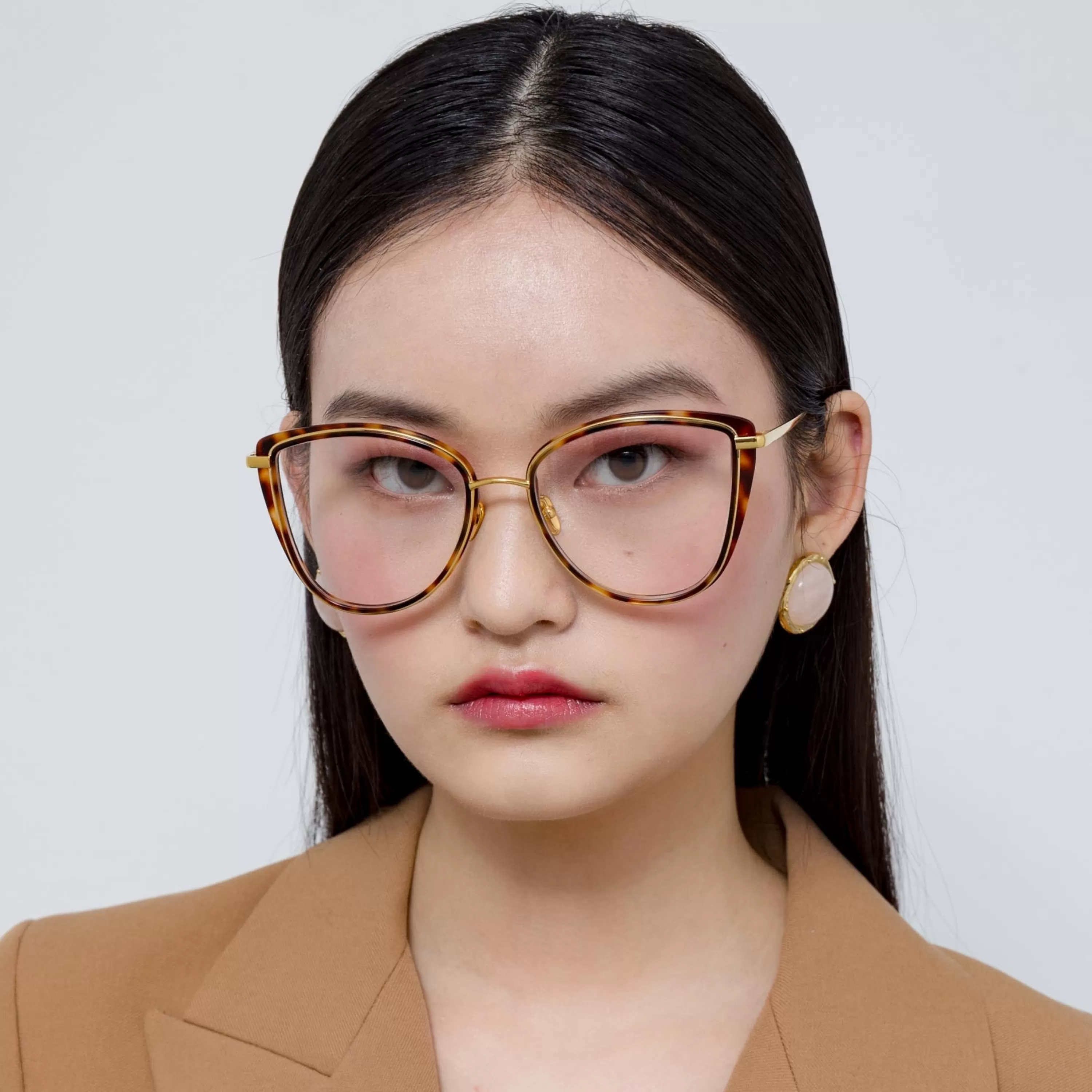 liza_cat_eye_optical_frame_in_black_and_yellow_gold_3.webp LINDA FARROW UK Liza Cat Eye Optical Frame in Black and Yellow Gold