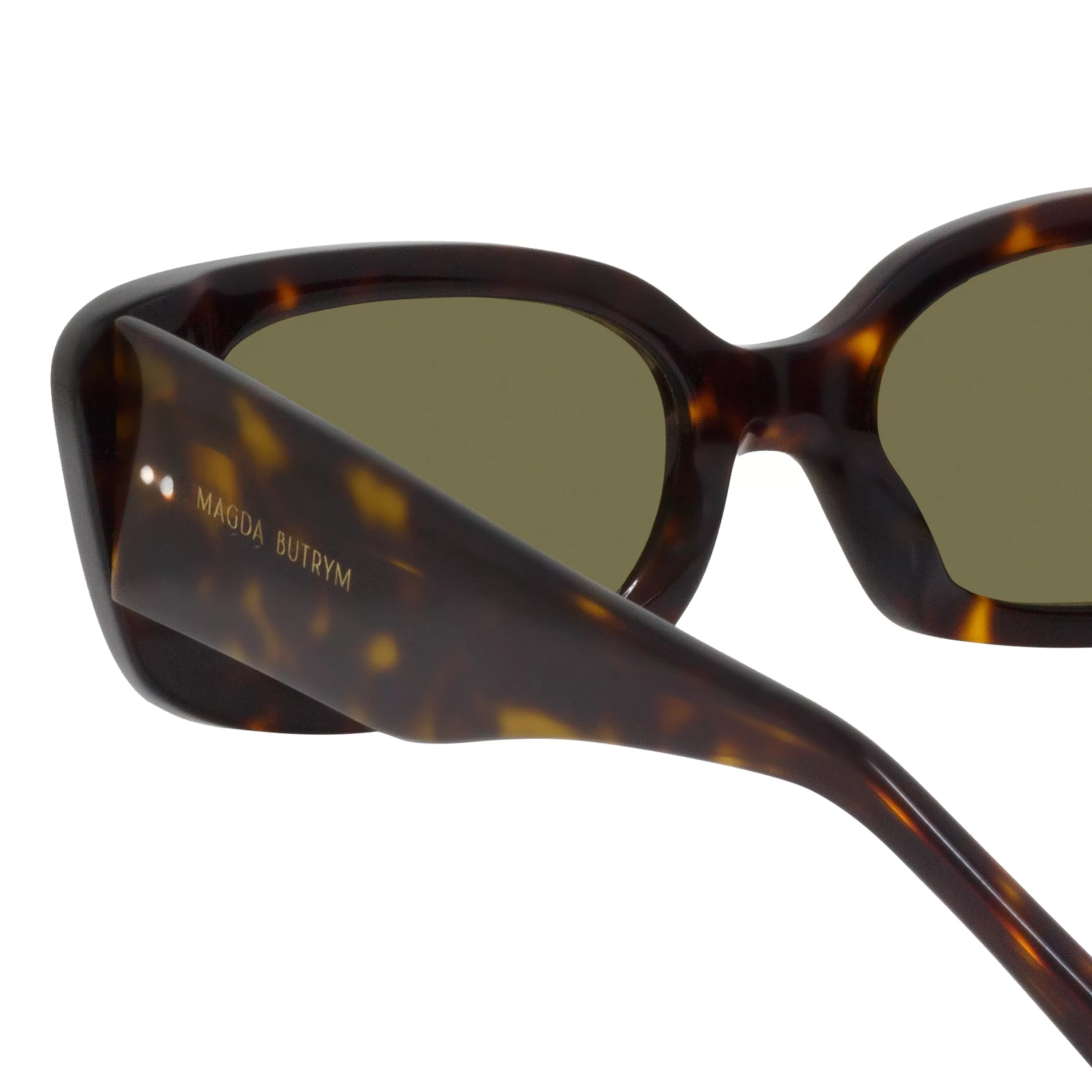 magda_butrym_cat_eye_sunglasses_in_tortoiseshell_4.webp LINDA FARROW (U.K.) Magda Butrym Cat Eye Sunglasses in Tortoiseshell