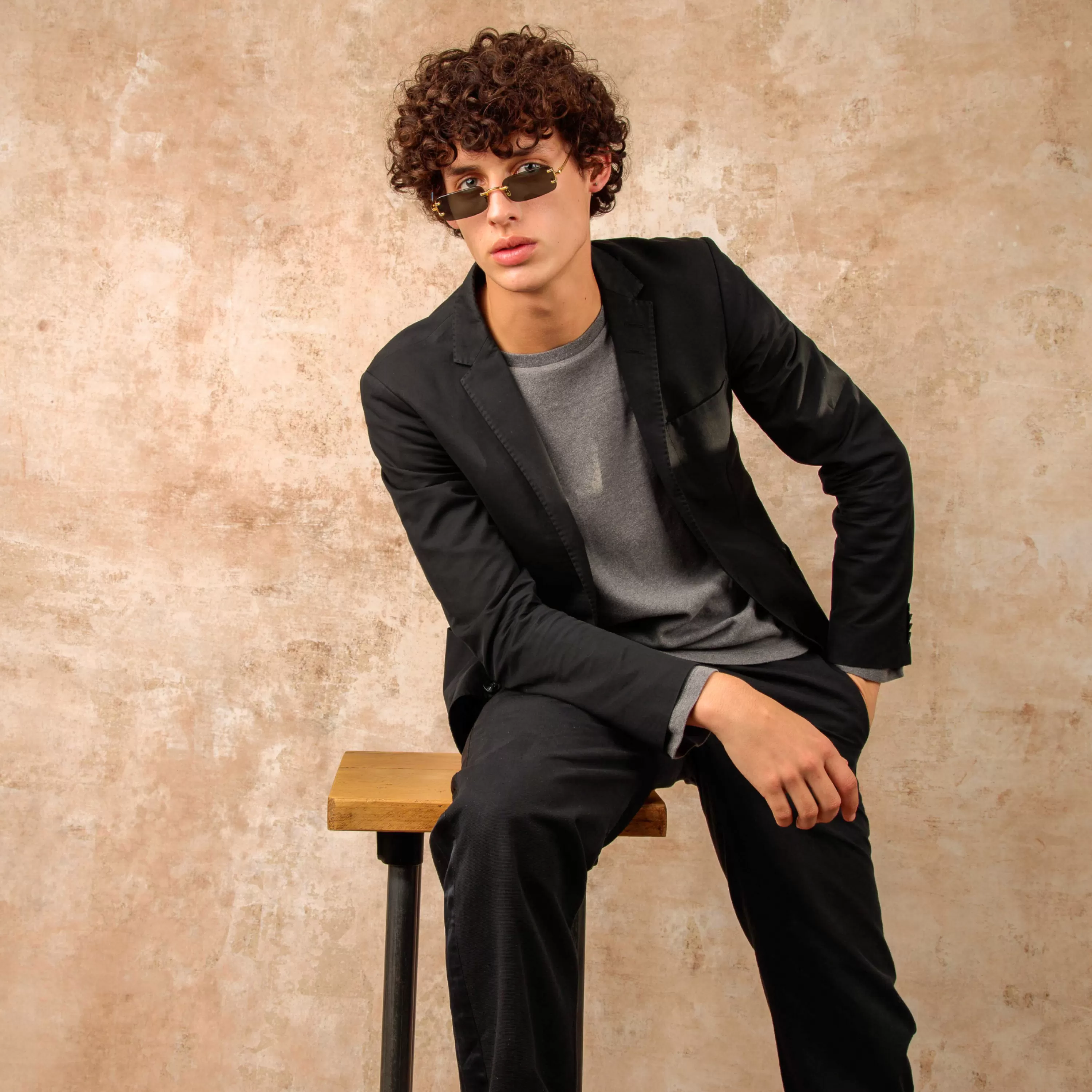 mens_taylor_rectangular_sunglasses_in_yellow_gold_and_green_5.webp LINDA FARROW (U.K.) Men's Taylor Rectangular Sunglasses in Yellow Gold and Green