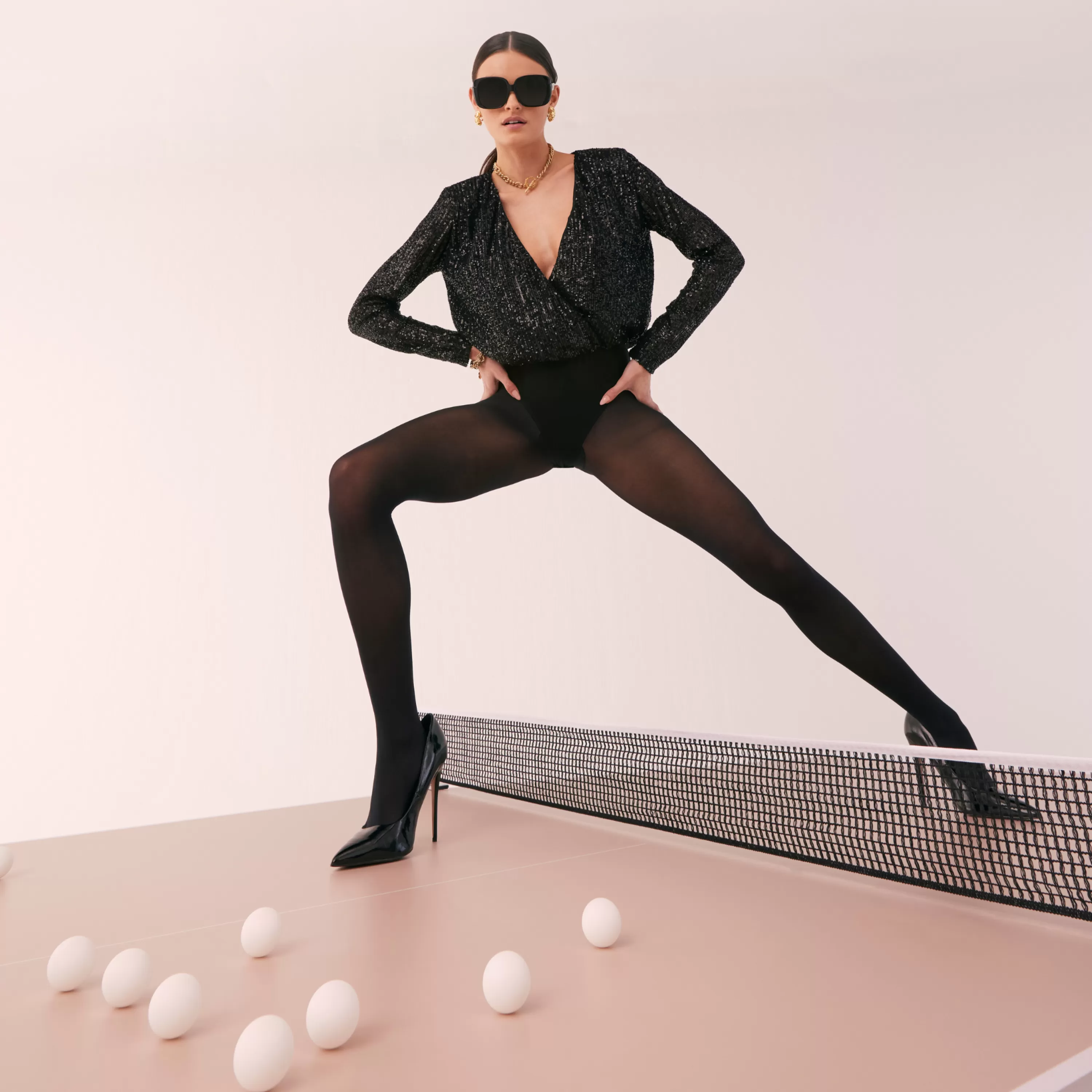 mima_oversized_sunglasses_in_black_6.webp Women LINDA FARROW (U.K.) Mima Oversized Sunglasses in Black