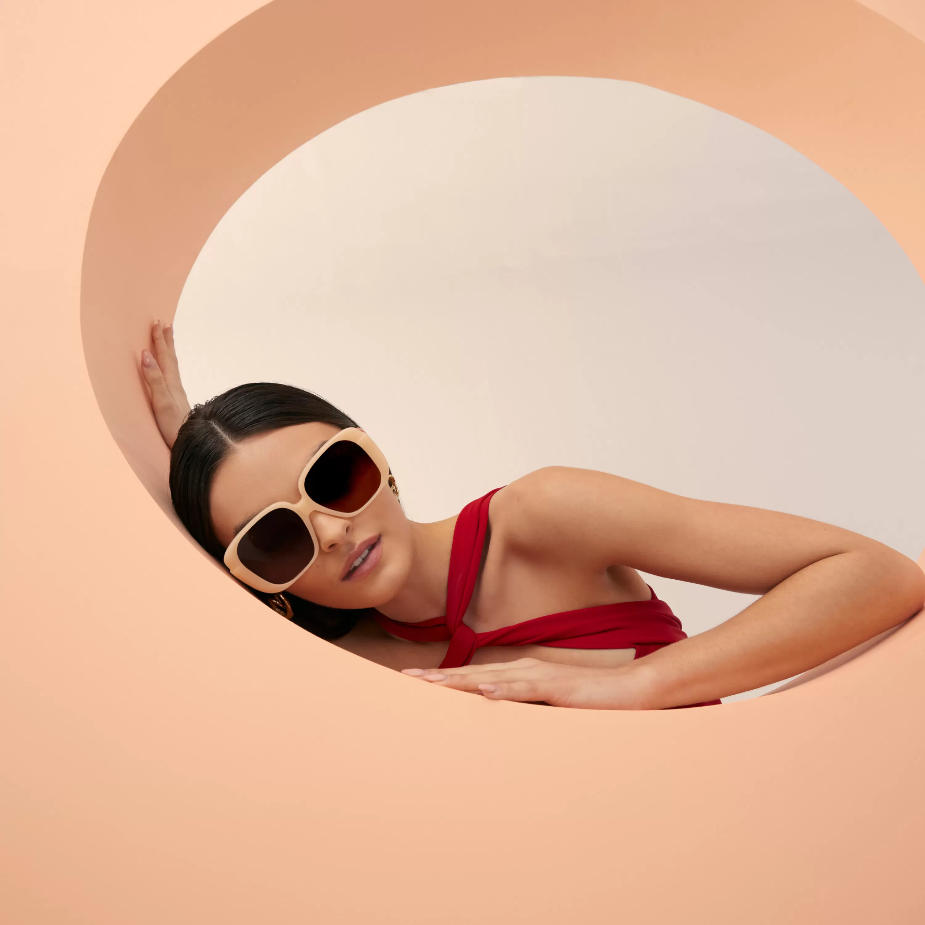 mima_oversized_sunglasses_in_peach_5.webp Women LINDA FARROW (U.K.) Mima Oversized Sunglasses in Peach