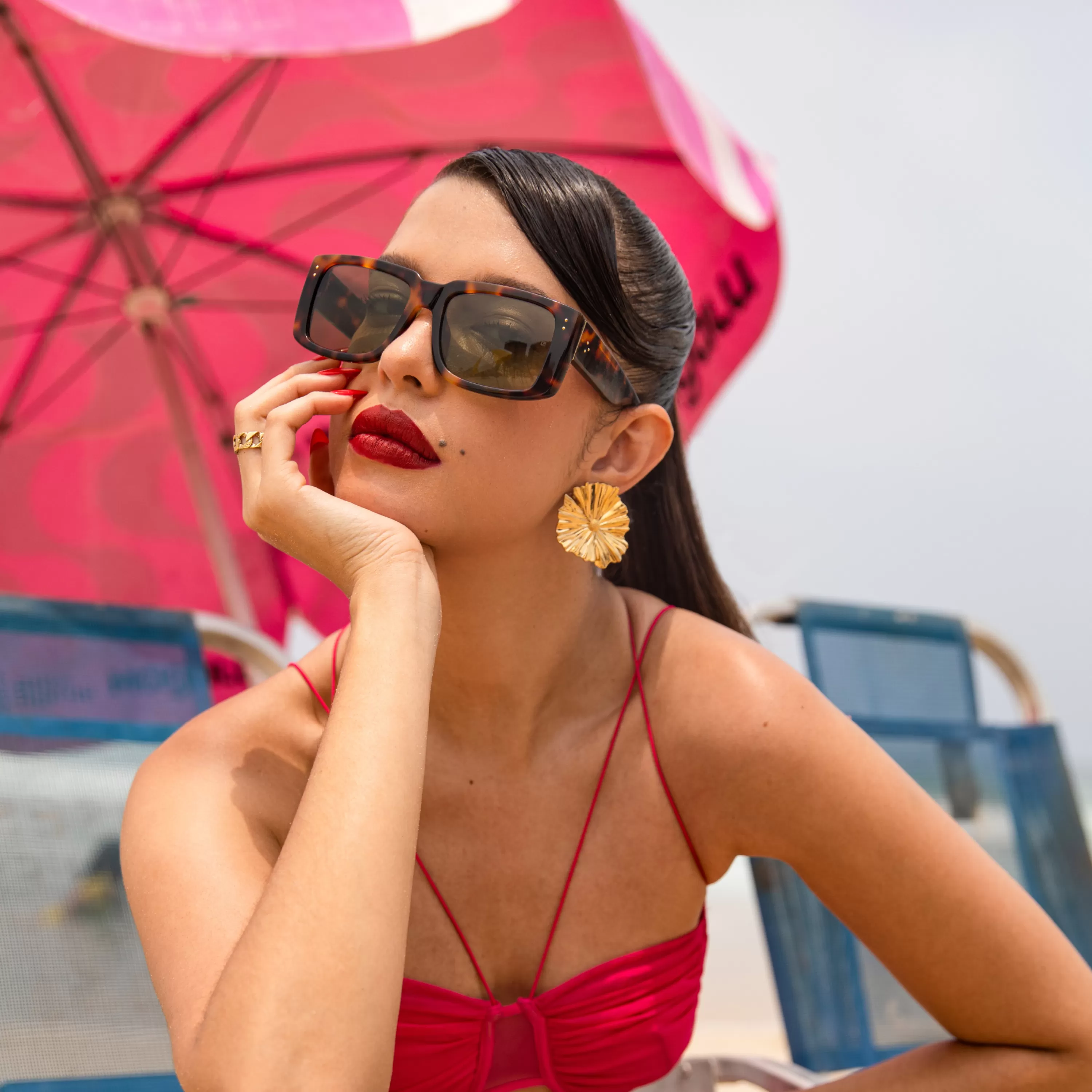 morrison_rectangular_sunglasses_in_tortoiseshell_and_green_4.webp Linda Farrow Morrison Rectangular Sunglasses in Tortoiseshell and Green