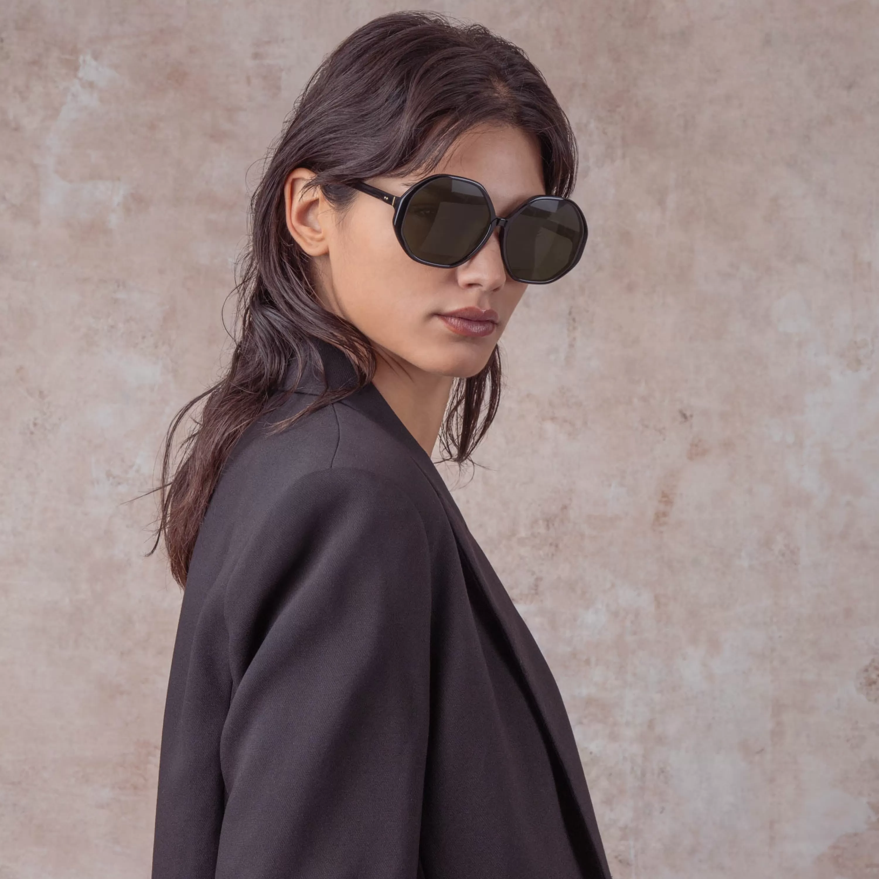 paloma_hexagon_sunglasses_in_black_5.webp Women LINDA FARROW (U.K.) Paloma Hexagon Sunglasses in Black