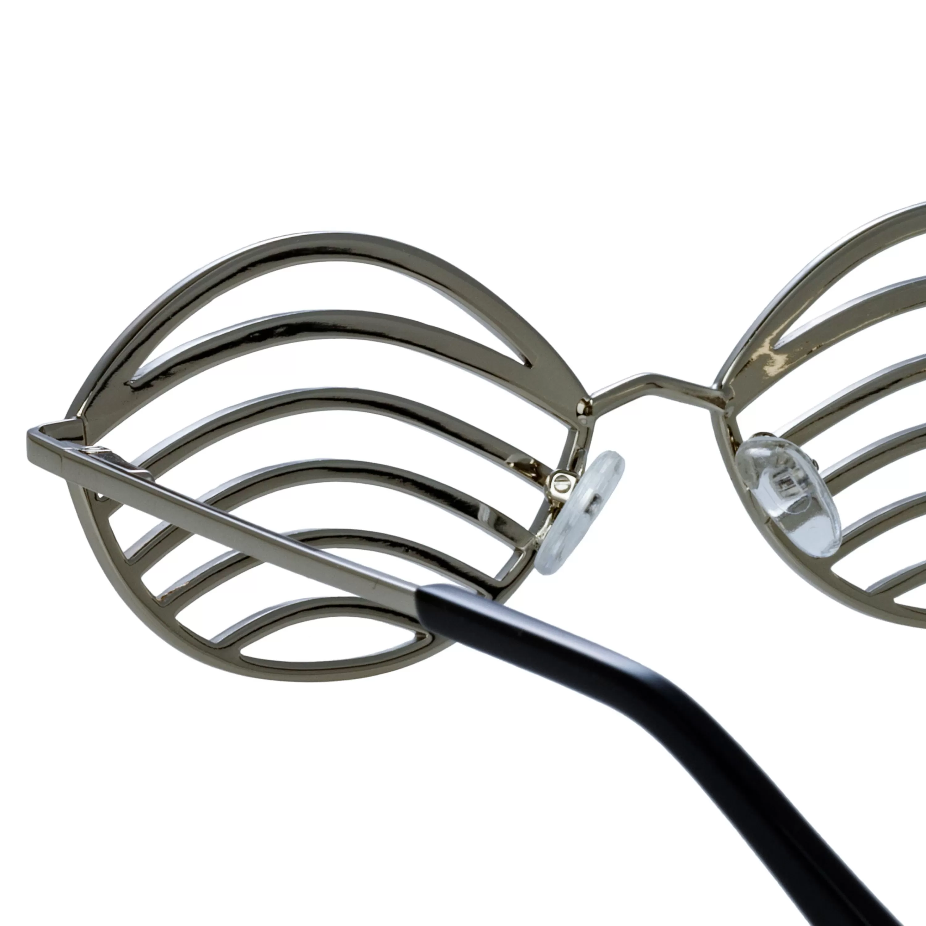 party_goddess_cat_eye_frame_in_silver__nue_studio_x_linda_farrow_4.webp LINDA FARROW (U.K.) Party Goddess' Cat Eye Frame in Silver | NUE STUDIO x LINDA FARROW
