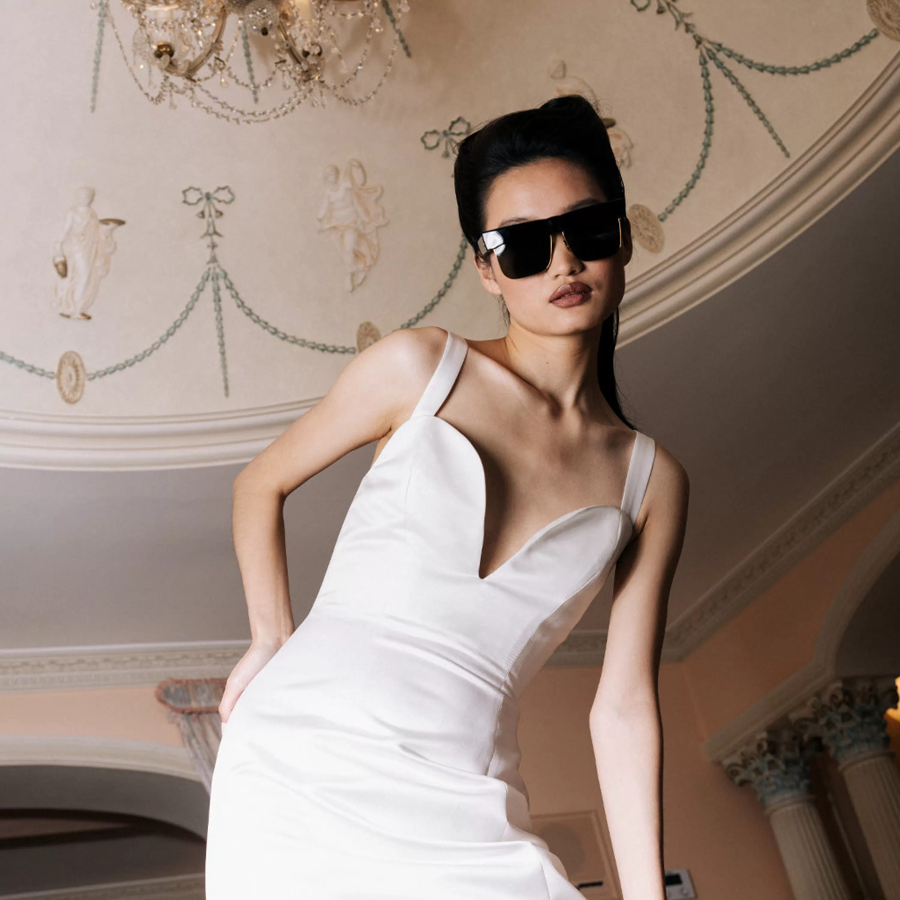 rosalie_oversized_sunglasses_in_black_4.webp LINDA FARROW (U.K.) Rosalie Oversized Sunglasses in Black