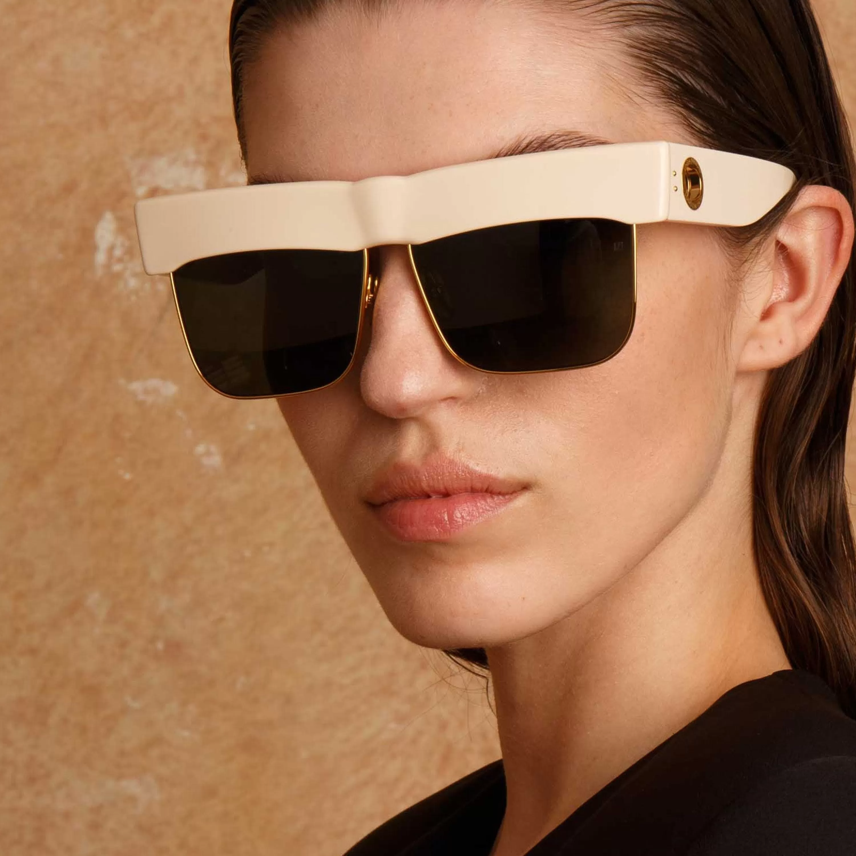 rosalie_oversized_sunglasses_in_cream_4.webp LINDA FARROW (U.K.) Rosalie Oversized Sunglasses in Cream