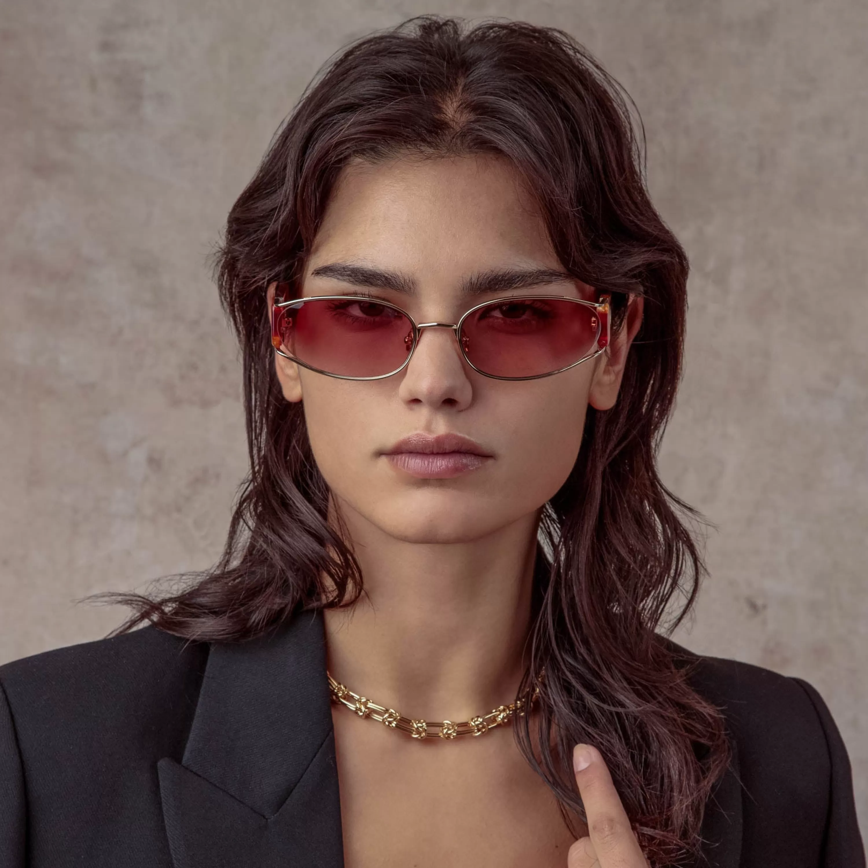 shelby_cat_eye_sunglasses_in_amber_tortoiseshell_4.webp LINDA FARROW (U.K.) Shelby Cat Eye Sunglasses in Amber Tortoiseshell