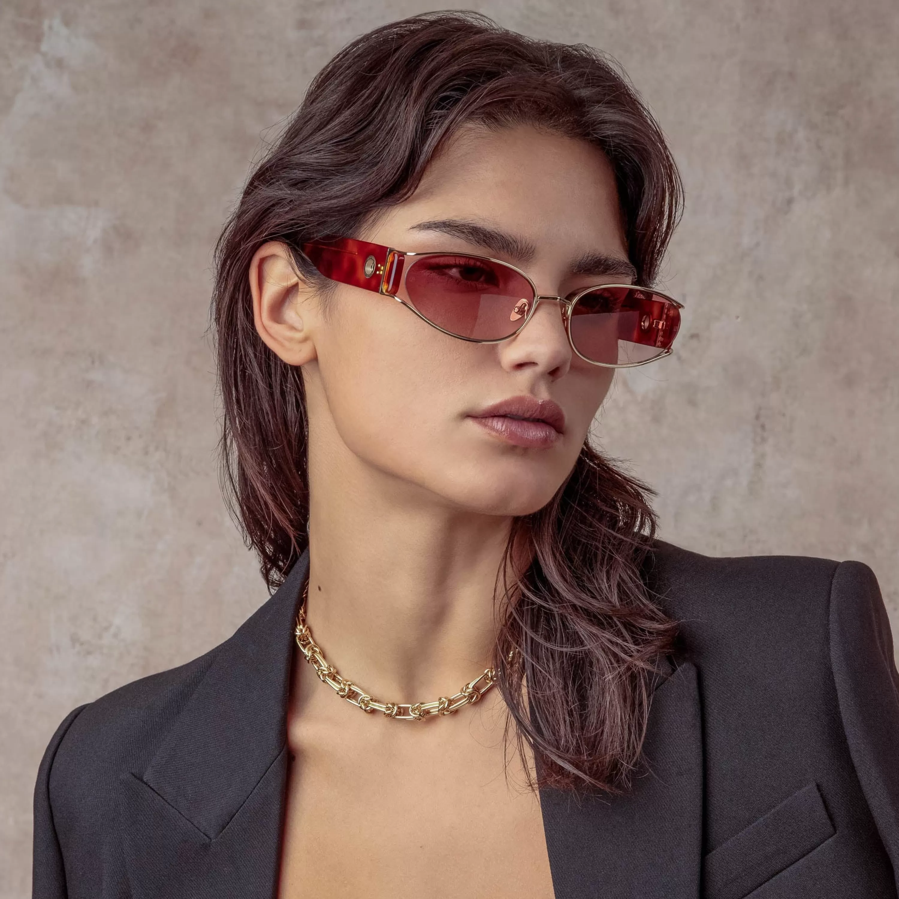 shelby_cat_eye_sunglasses_in_amber_tortoiseshell_5.webp LINDA FARROW (U.K.) Shelby Cat Eye Sunglasses in Amber Tortoiseshell