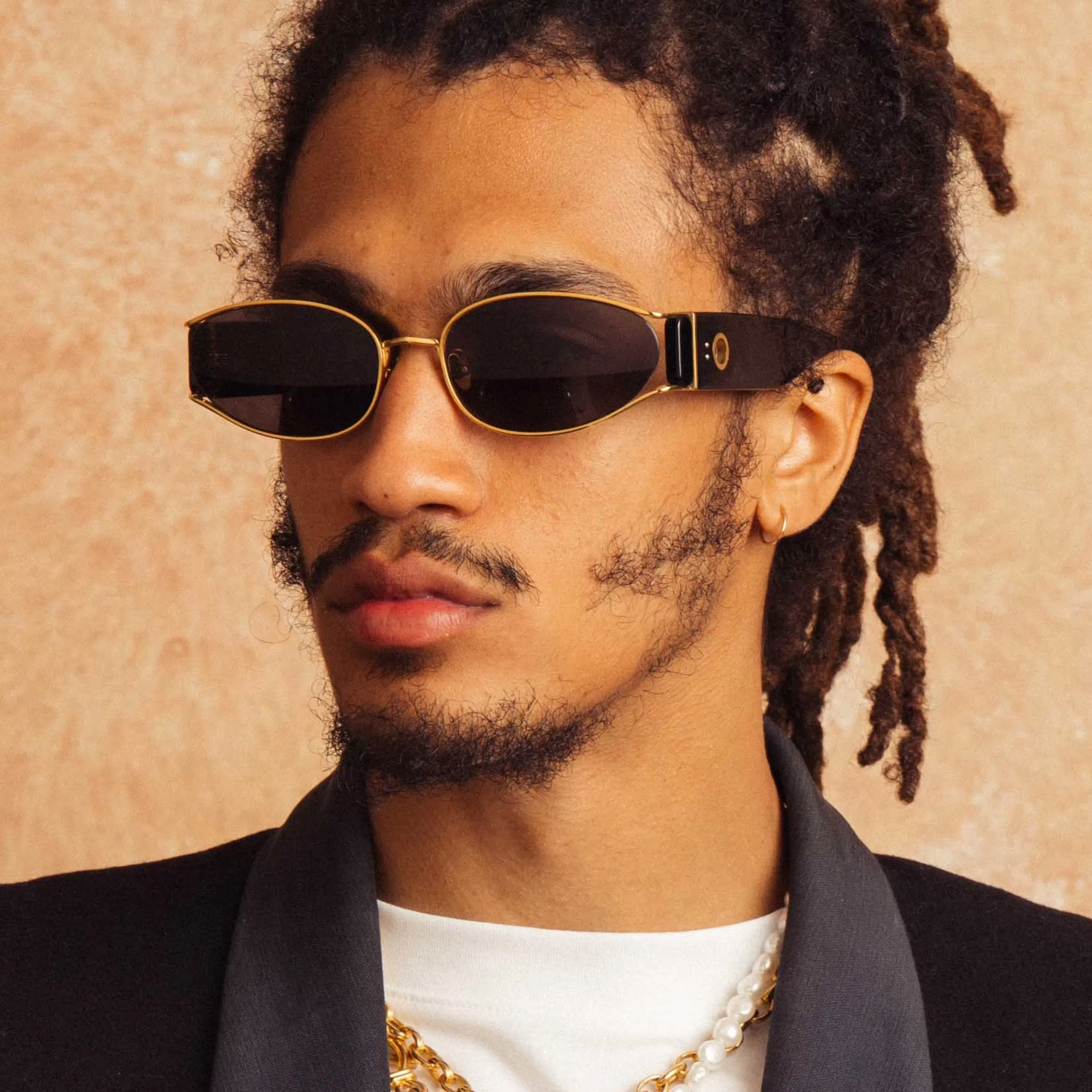 shelby_cat_eye_sunglasses_in_black_mens_4.webp LINDA FARROW (U.K.) Shelby Cat Eye Sunglasses in Black (Men's)