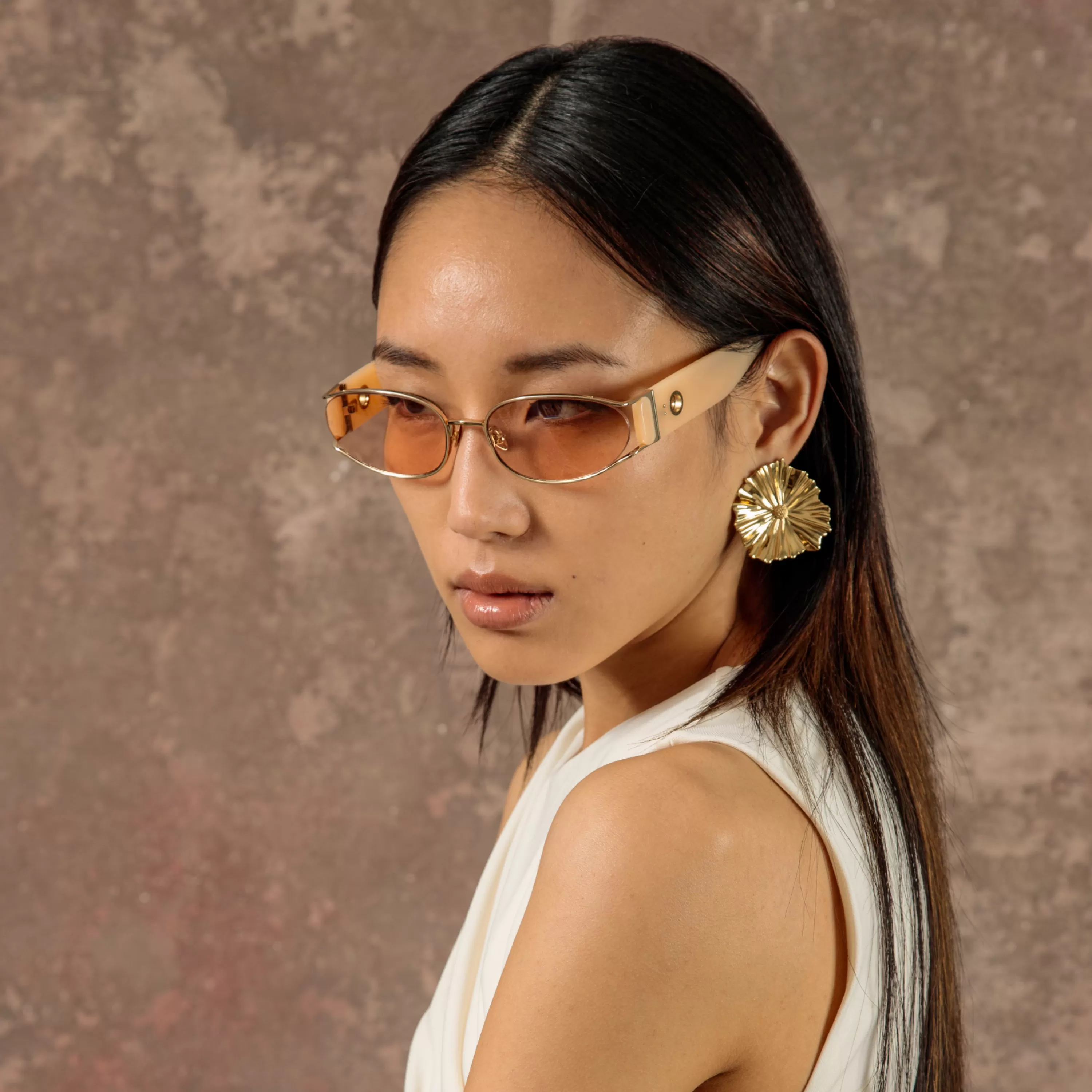 shelby_cat_eye_sunglasses_in_peach_5.webp LINDA FARROW (U.K.) Shelby Cat Eye Sunglasses in Peach