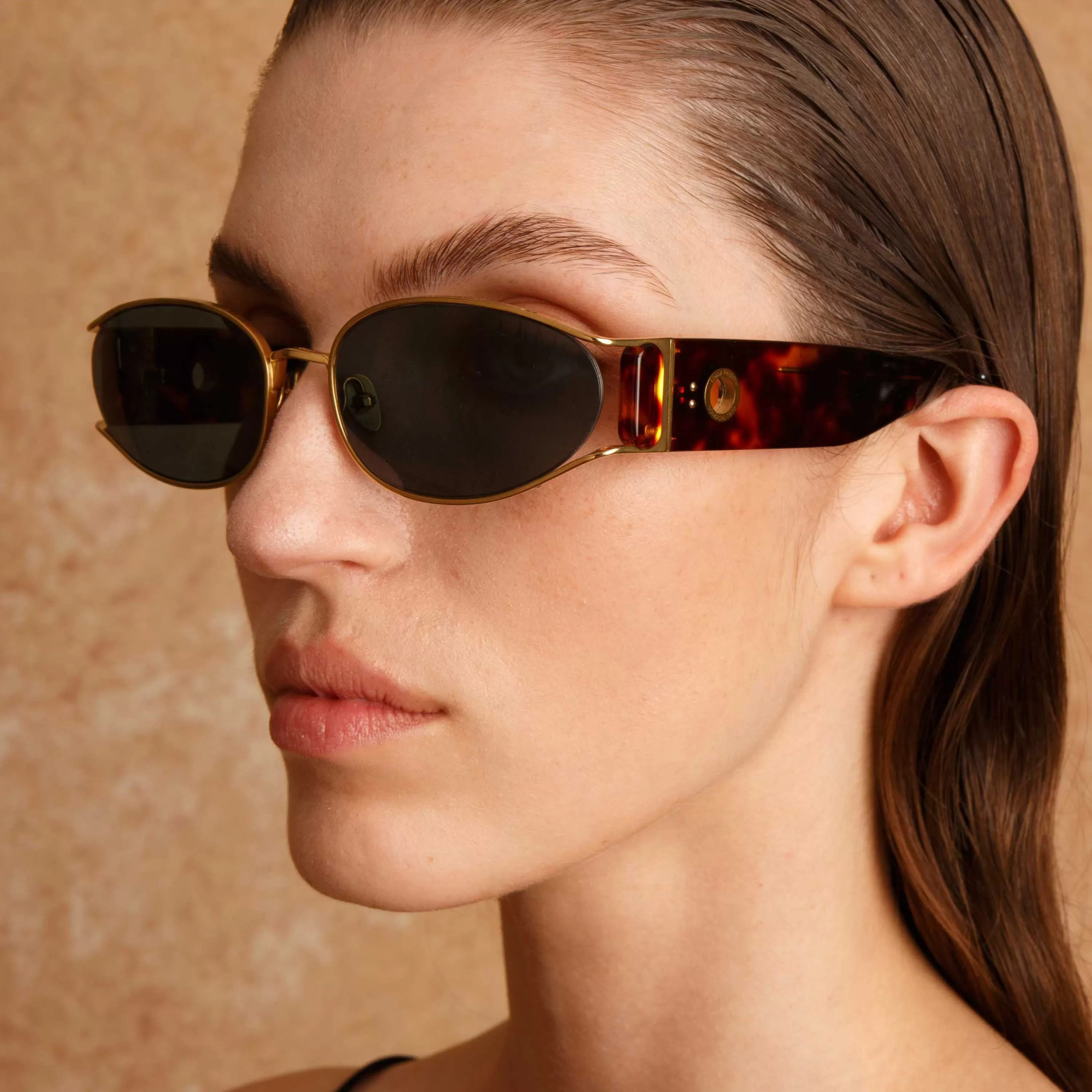 shelby_cat_eye_sunglasses_in_tortoiseshell_5.webp Women LINDA FARROW (U.K.) Shelby Cat Eye Sunglasses in Tortoiseshell
