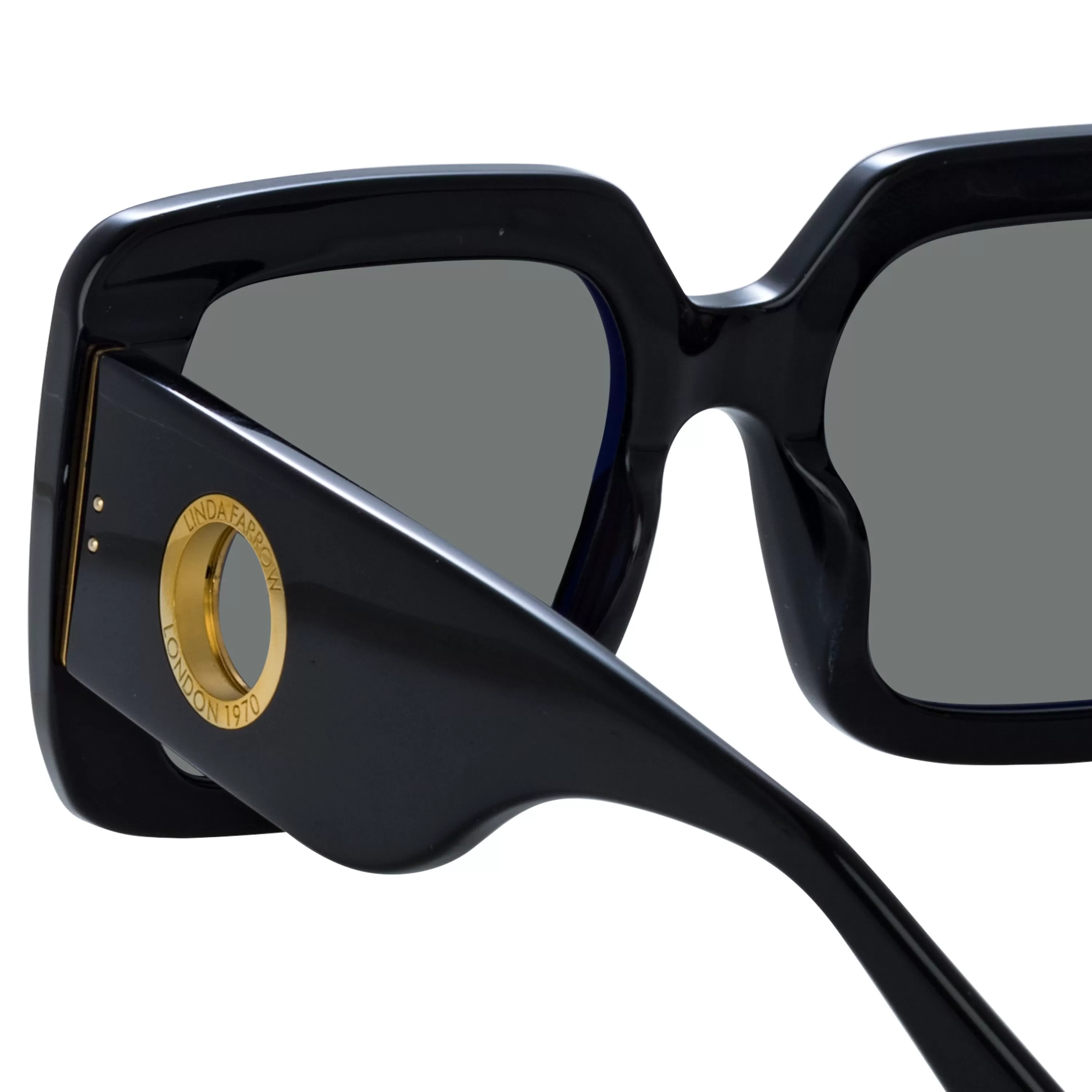 shelly_oversize_sunglasses_in_black_4.webp Women LINDA FARROW (U.K.) Shelly Oversize Sunglasses in Black