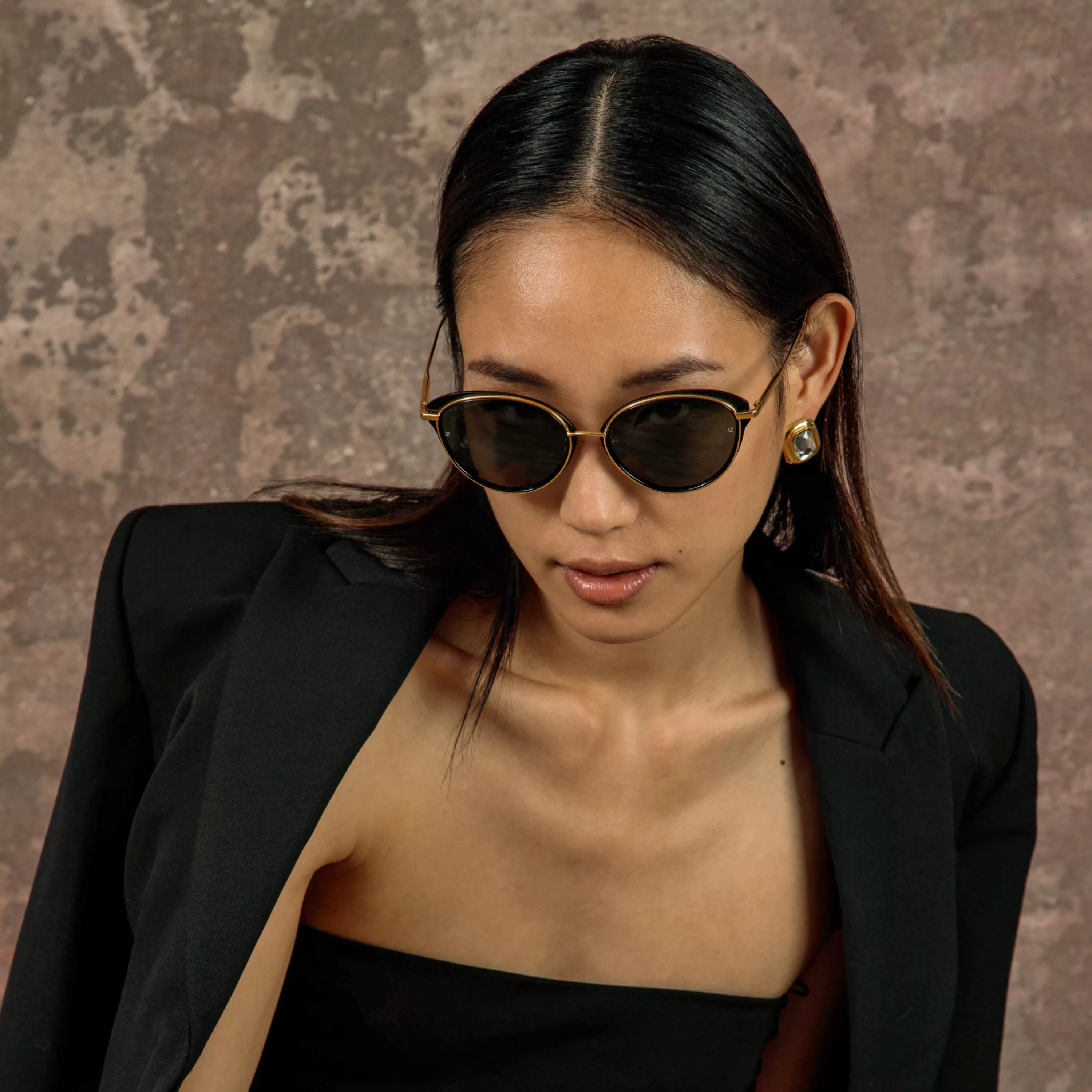 song_cat_eye_sunglasses_in_yellow_gold_and_black_5.webp Women LINDA FARROW (U.K.) Song Cat Eye Sunglasses in Yellow Gold and Black