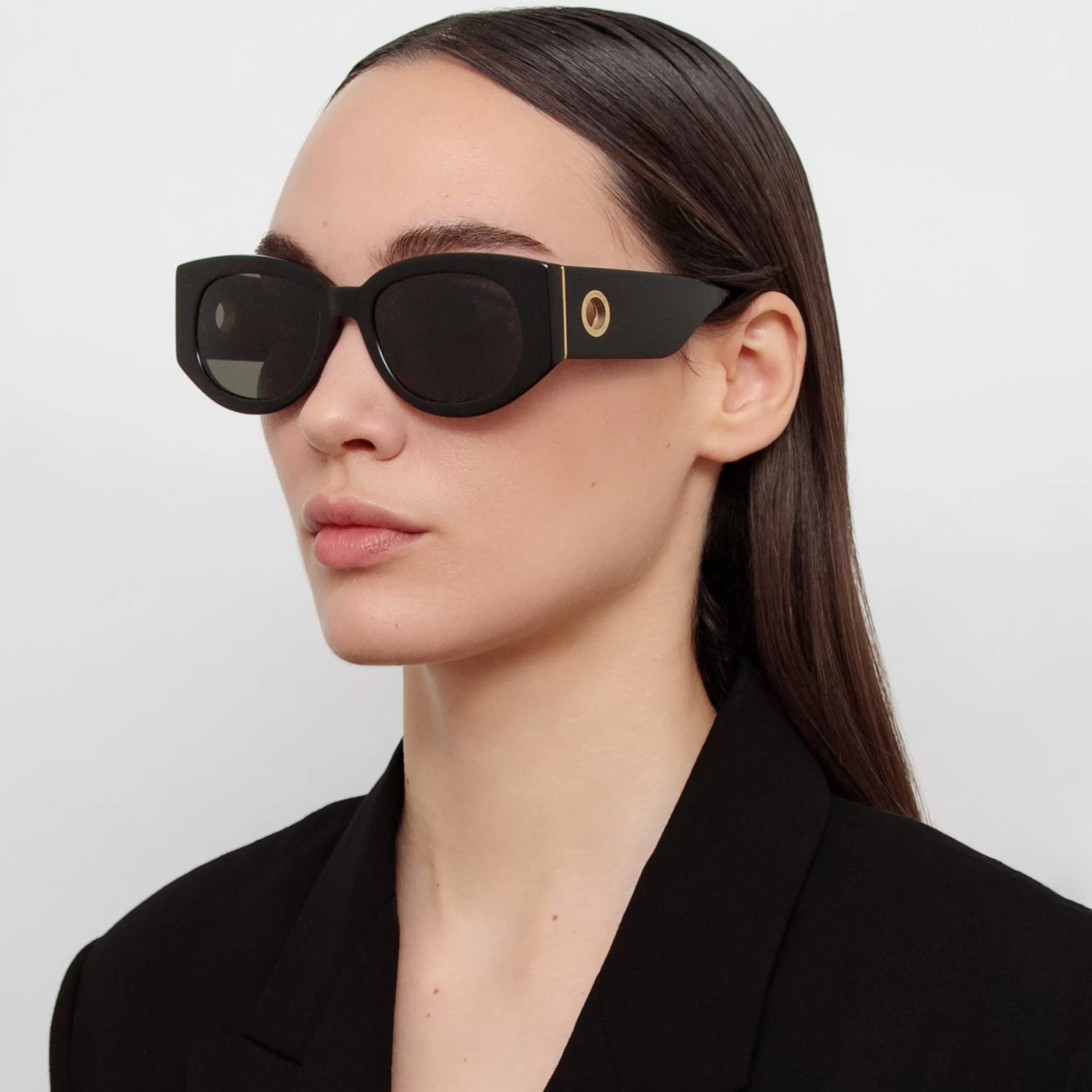 Women Linda Farrow The Debbie | D-Frame Sunglasses in Black (C1)